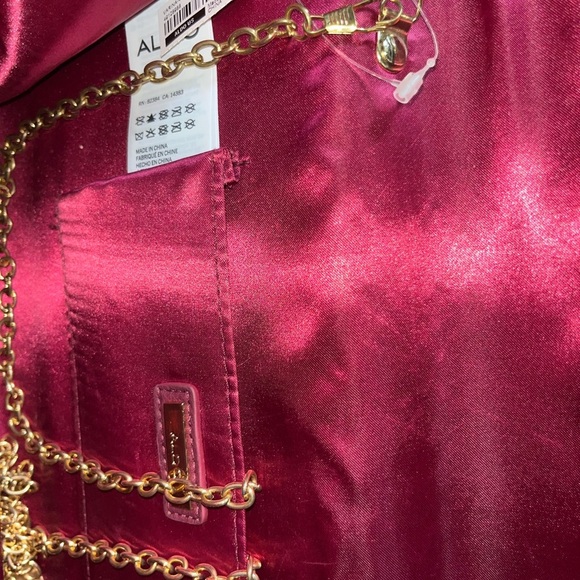 Elegant Burgundy Clutch with Gold Accent - Picture 4 of 6